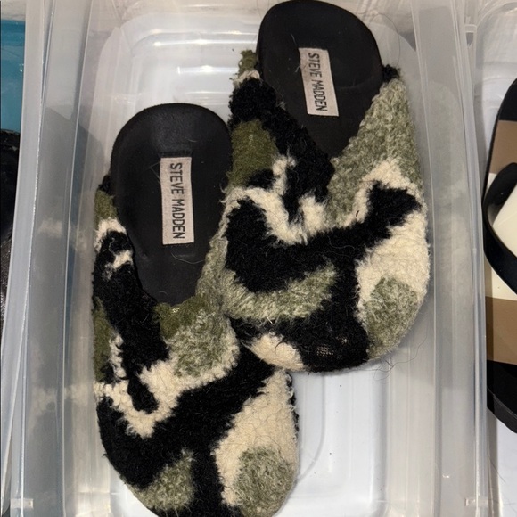 Steve Madden Black and Green Fuzzy Slippers - Picture 1 of 1